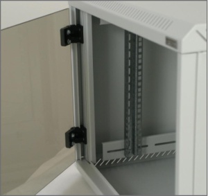 Rack de perete Triton seciune simpla 15 400mm adancime usa sticla panouri laterale fixe sectiuni ventilatie activa, sectiuni acces cabluri sus/jos/spate securizare cu cheie, 1 pereche montanti reglabili IP30 gri - Img 4