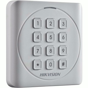 Cititor card cu tastatura Hikvision DS-K1801MK, citeste carduri MIFARE 13.56MHz, distanta citire: 50mm, comunicare: Wiegand 26/34 protocol, tastatura cu 12 butoane, indicator LED de stare si alimentare; alimentare: 12VDC, IP65, dimensiuni: 87×87×13.3mm