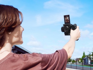 SONY Compact dedicata pentru vlogging ZV-1F 20.1MP, 7.6mm, F2 ISO 125-12.800, 1/32.000s, 4K @30fps, SD/SDXD/SDHC/x1 Micro-HDMI/x1 USB-C, Rafala 3.5-16cps, WiFi/Bluetooth, Senzor CMOS Exmor RS 1" - Img 3