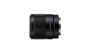 Sony FE 35 MM F1.8. Componentă pentru: MILC, Structura lentilelor: 11/9, Cea mai apropiata distanţă de focalizare: 0,22 m. Compatibilitate mărci aparate foto: Sony, Mărire maximă: 0,24x, Tip capac lentile: Parasolar obiectiv detașabil. Culoarea - Img 2