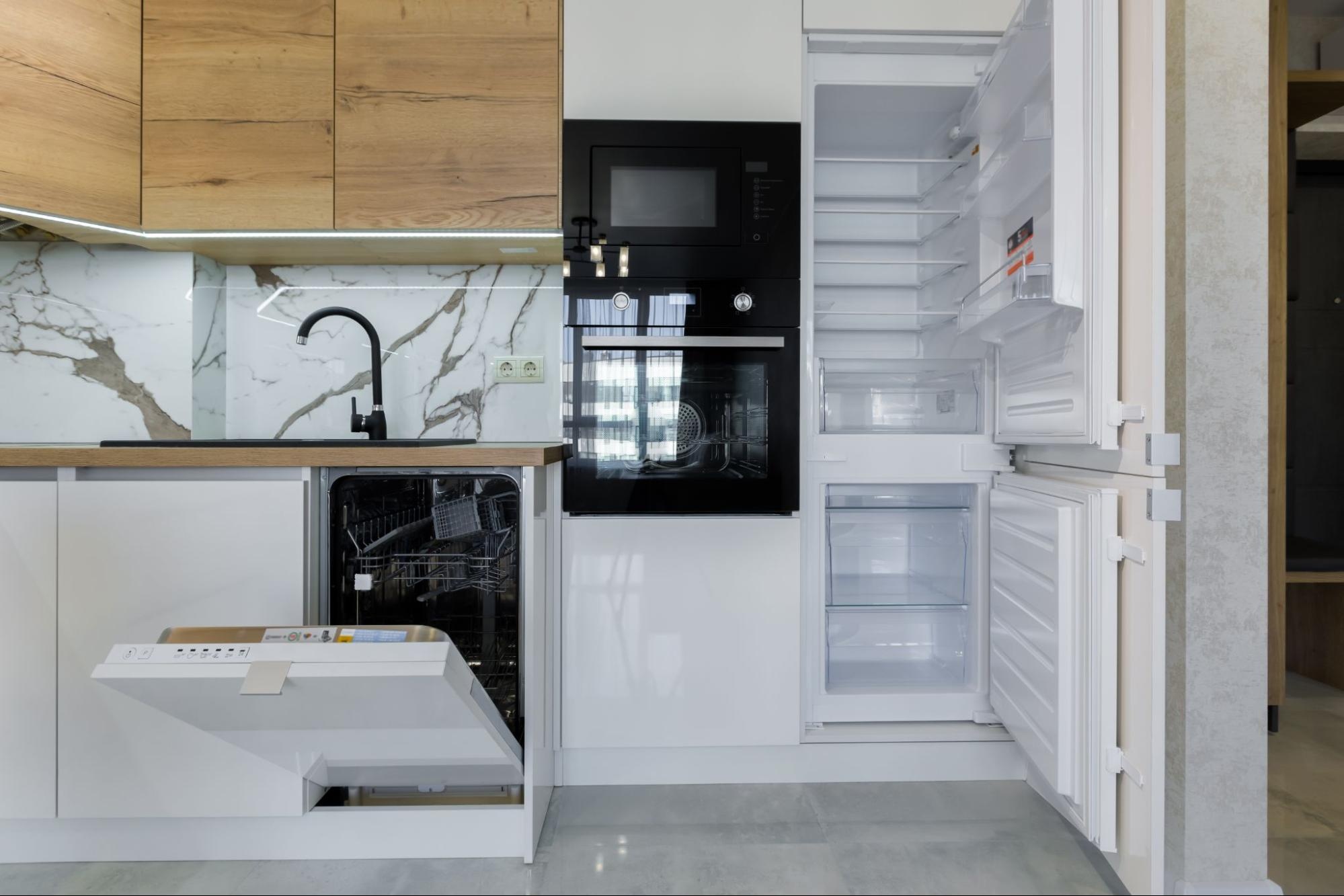 Schema de organizare a zonelor de lucru pentru un flux ergonomic în bucătărie