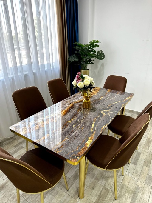 Set masa extensibila cu 6 scaune Dark Brown Marble – Eleganta si confort pentru casa ta