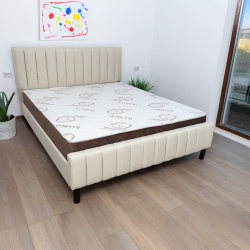 Set pat dublu Erzon, elemente lemn masiv, tapitat cu stofa, cu somiera, crem si saltea ortopedica Optima Bamboo, margine antilasare, banda aerisire, 140x200 cm