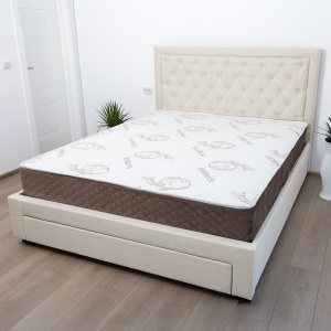 Set pat matrimonial cu sertar Austin, elemente lemn masiv, tapitat cu stofa, cu somiera, crem si saltea ortopedica Optima Bamboo, arcuri, margine antilasare, sistem de aerisire 140x200 cm - Img 2