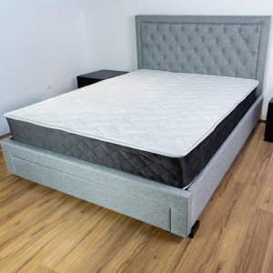 Set pat matrimonial cu sertar Austin, elemente lemn masiv, tapitat cu stofa, cu somiera, gri si saltea ortopedica Optima Silver, arcuri, margine antilasare, sistem de aerisire,140x200 cm - Img 2