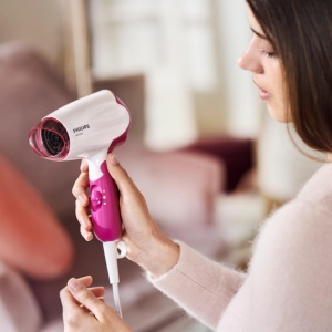 Uscator de par PHILIPS SalonDry Compact BHD003/00 ,1400 W, Pliabil, Alb/Roz, L x A x I (mm) 77x114x220 - Img 6