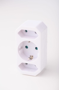 Adaptor priza, triplu, 1 x Schuko, 2 x Euro, protectie copii, alb