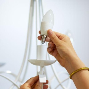 Bec LED RGB inteligent WiZ Connected Colors C37, Wi-Fi, E14, 4.9W (40W) ,470 lm, lumina alba si color (2200-6500K), compatibil GoogleAssistant/Alexa/Siri - Img 4