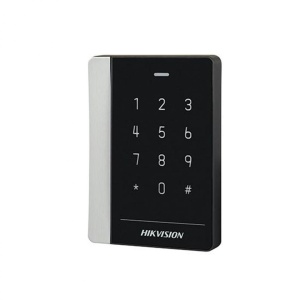 Cititor de carduri si tastatura Hikvision DS-K1102AEK, Pro series, suporta caduri EM frecventa: 125 KHz, conectivitate: RS-485 si protocol Wiegand (W26/ W34), distanta de citire: ≤ 50 mm, LED stare,12 taste, beeper, Watchdog, alimentare: 12 VDC,