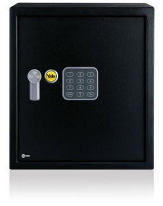 Seif Yale Standard Birou YSV/390; Alcatuit din otel; Tastatura digitala programabila si usor de operat; Prevazut cu orificii pentru fixare si bolturi de prindere incluse; Ideal pentru pastrarea documentelor importante sau a cheilor intr-un loc sigur si