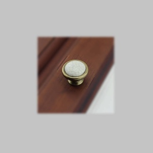 Buton marmura antic auriu