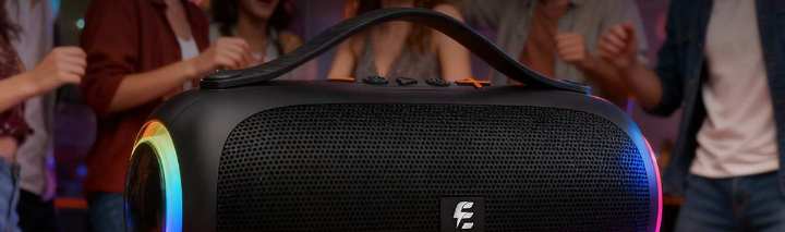 The Vibe 150 la petrecere
