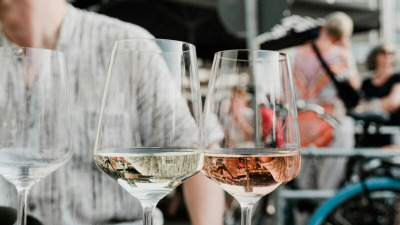 Când se pune dioxid de sulf în vin. Ce presupune sulfitarea vinurilor
