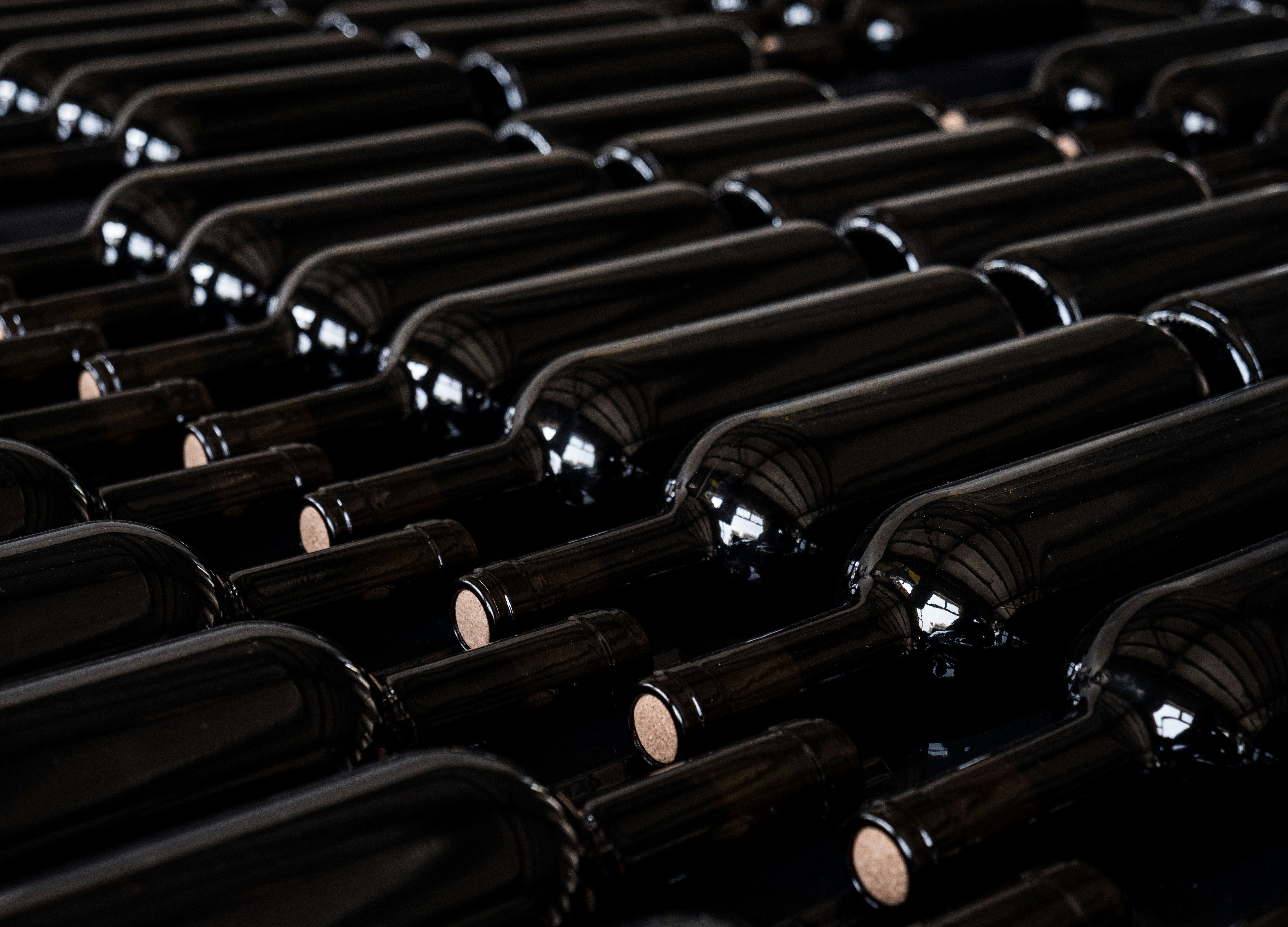 Poza sticle de vin