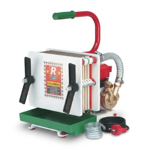 Filtru vin Colombo 6, cu pompa de bronz, 6 placi 20x20cm + 12 cartoane Rover cadou (6 medii, 6 fine), randament 200–300 L/h