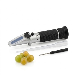 Refractometru pentru determinarea continutului de zahar si urmarirea fermentatiei, 0 - 32 % Brix/0,2 + ATC, cu manual de instructiune si tabel de conversie grade bix la potential alcoolic