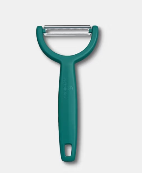 Curatator Victorinox Ypso Peeler, lama dubla zimtata, Green 6.0963.4