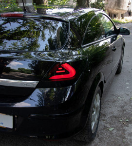 Stopuri carDNA compatibil cu OPEL Astra H GTC 2005-2010 LIGHTBAR_negru/fumuriu