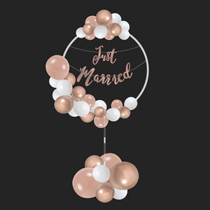 Baza Suport 32 de Baloane cu Inel Just Married 87cm