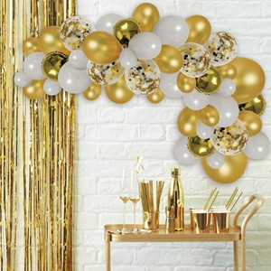 Set Decorare Party cu Baloane Albe Auriu - 70buc.