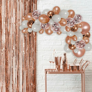 Set Decorare Party cu Baloane Albe Roz Auriu - 70buc