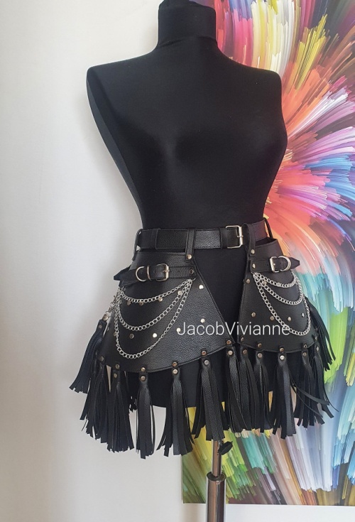 Fusta franjuri accesorizata