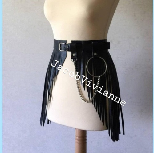 Fusta franjuri accesorizata cu lant