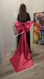 Brosa funda mare din satin talie cu trena detasabila