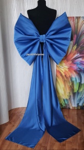 Brosa funda mare din satin talie cu trena detasabila