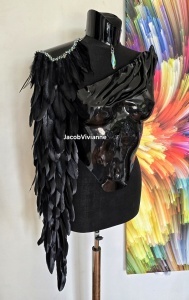 Accesoriu pentru Umăr cu Pene Naturale și Cristale – Aripă Statement Handmade pentru corset plastic | Jacob Vivianne
