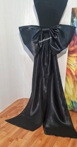 Brosa funda mare din satin talie cu trena detasabila