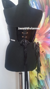 Corset Cyber Erway - Corset din plastic negru cu pene - Img 5
