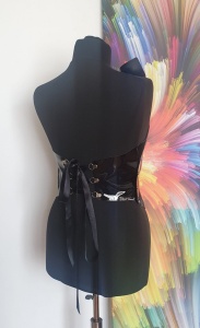 Corset negru plastic cu cristale albastre - Img 6
