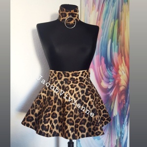 Fusta ghepard in clos