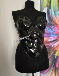 Corset plastic negru lucios decoltat - Img 2