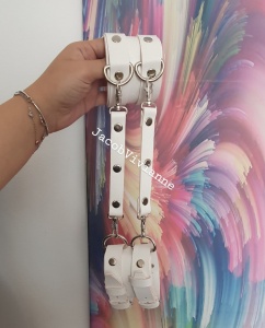 Set catuse piele naturala cu bretea cu capse