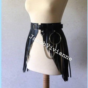 Fusta franjuri accesorizata cu lant
