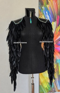 Accesoriu pentru Umăr cu Pene Naturale și Cristale – Aripă Statement Handmade pentru corset plastic | Jacob Vivianne