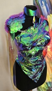 Accesoriu pentru Umăr Holografic Tip Solzi Sirenă cu Franjuri și Choker cu Cristal- Statement Handmade pentru corset plastic | Jacob Vivianne