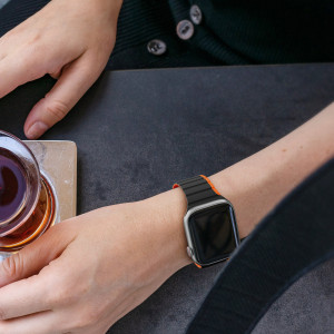 Магнитна каишка Dux Ducis LD - Apple Watch 41mm Series 9 / 41mm Series 8 / 41mm Series 7 / 40mm Series 6 / 40mm SE / 40mm Series 5 / 40mm Series 4 / 38mm Series 3 / 38mm Series 2 / 38mm (1st gen) черна / оранжева - Img 10