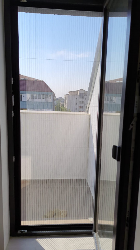 Incepe sezonul insectelor. Ia-ti protectie adecvata impotriva mustelor pentru usile din casa ta