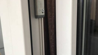 Sistem de inchidere pentru usa de balcon
