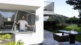 Exista plase personalizate impotriva insectelor! PVCmag le pune la dispozitia ta