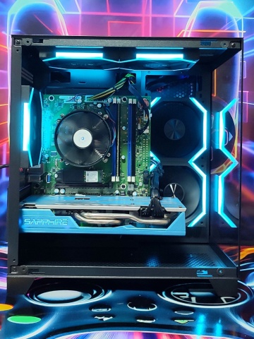 Calculator Gaming Intel Xeon E3-1270 v5 (peste i7 6700), 16GB DDR4, NVME 256GB + 1TB HDD, video SAPPHIRE RX 580 NITRO+ 8GB GDDR5 256-bit Special Edition, Telecomanda ARGB