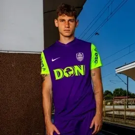 Tricou oficial CFR Cluj - Nike violet+ galben neon - 2025-2026 + emblema oficiala de Superliga - Img 4
