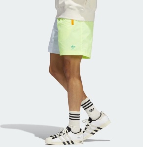 Pantaloni scurti Adidas