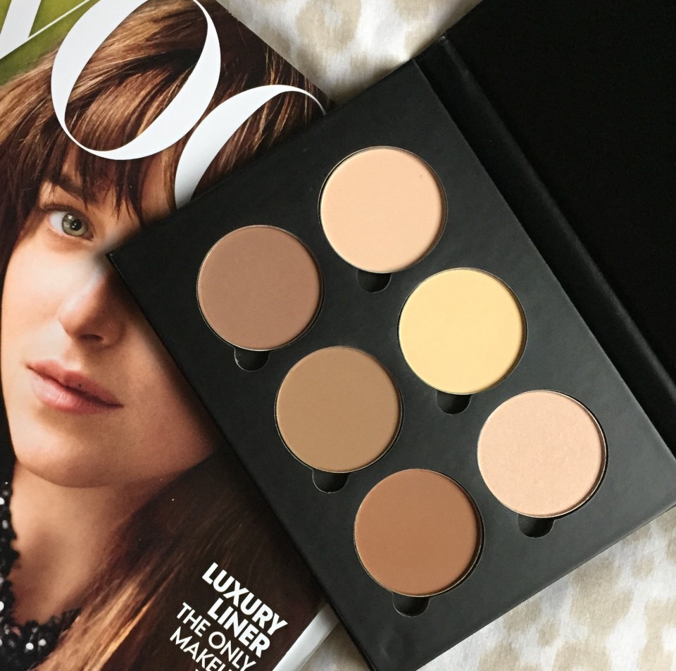 Paleta 6 pudre/ Kit conturare fata Anastasia Contour Kit Light To Medium