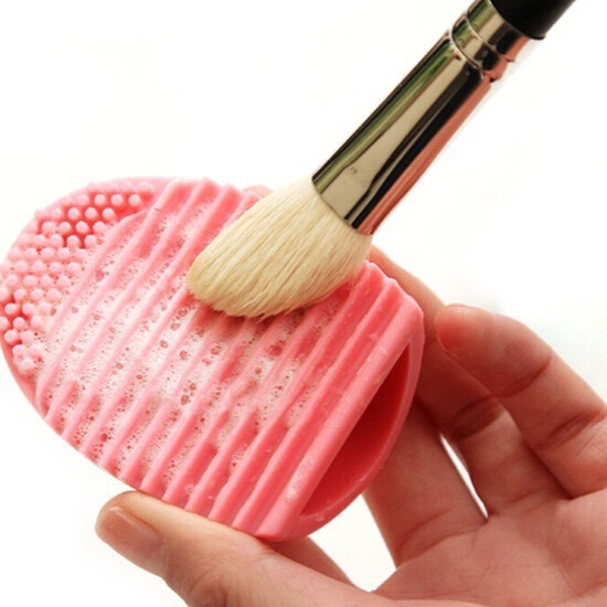 Brush Egg - Accesoriu din silicon pentru curatarea pensulelor de machiaj - 2 | YEO