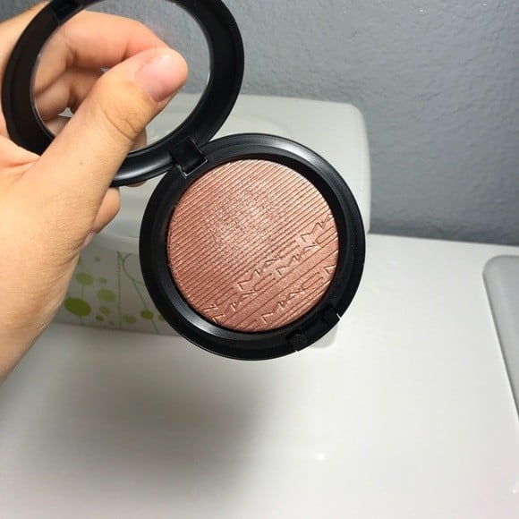 Pudra iluminatoare MAC Extra Dimension Skinfinish Lumiere Nuanta Superb - 1 | YEO