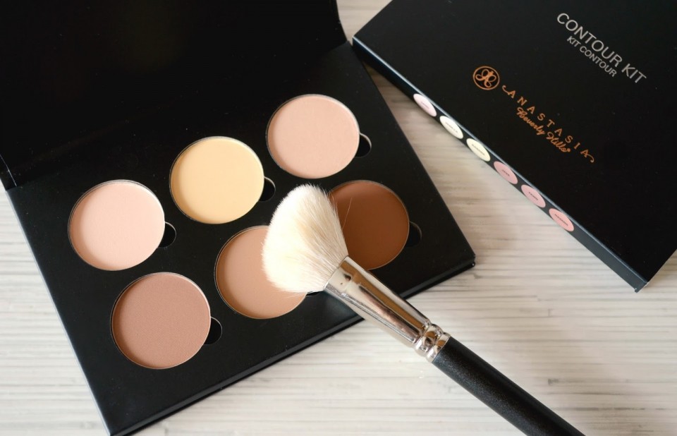 Paleta 6 pudre/ Kit conturare fata Anastasia Contour Kit Light To Medium